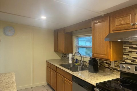 House in Punta Gorda, Florida 2 bedrooms, 77.48 sq.m. № 2213265 - photo 8