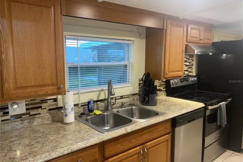 House in Punta Gorda, Florida 2 bedrooms, 77.48 sq.m. № 2213265 - photo 11
