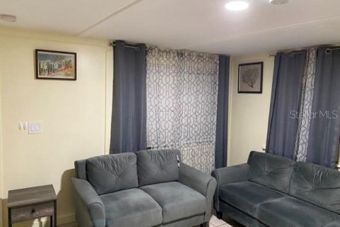 House in Punta Gorda, Florida 2 bedrooms, 77.48 sq.m. № 2213265 - photo 6