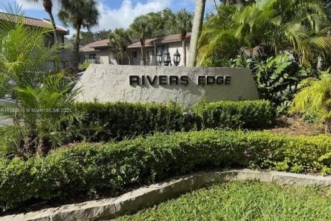 Condominio en venta en Coral Springs, Florida, 3 dormitorios, 106.84 m2 № 1944880 - foto 1