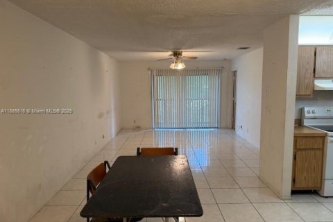 Condominio en venta en Coral Springs, Florida, 3 dormitorios, 106.84 m2 № 1944880 - foto 10