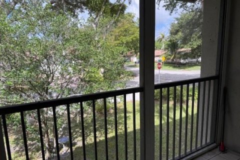 Copropriété à vendre à Coral Springs, Floride: 3 chambres, 106.84 m2 № 1944880 - photo 15