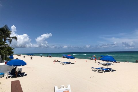 Condominio en alquiler en Sunny Isles Beach, Florida, 38.09 m2 № 2010352 - foto 21