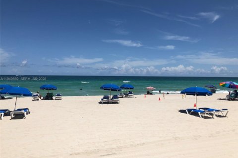 Condominio en alquiler en Sunny Isles Beach, Florida, 38.09 m2 № 2010352 - foto 20