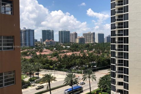 Condominio en alquiler en Sunny Isles Beach, Florida, 38.09 m2 № 2010352 - foto 15