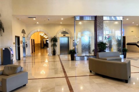 Condominio en alquiler en Sunny Isles Beach, Florida, 38.09 m2 № 2010352 - foto 24