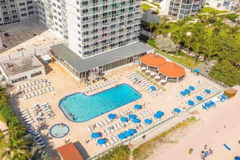 Condominio en alquiler en Sunny Isles Beach, Florida, 38.09 m2 № 2010352 - foto 18