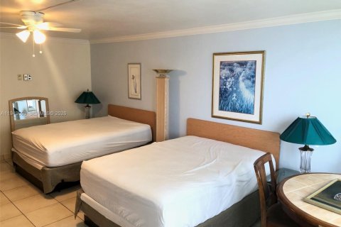 Condominio en alquiler en Sunny Isles Beach, Florida, 38.09 m2 № 2010352 - foto 3