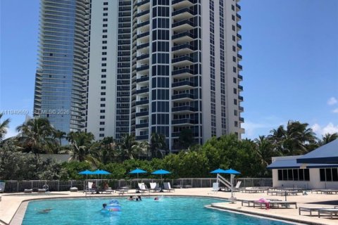 Condominio en alquiler en Sunny Isles Beach, Florida, 38.09 m2 № 2010352 - foto 7