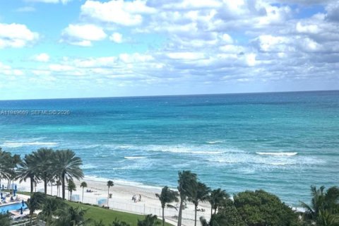 Condominio en alquiler en Sunny Isles Beach, Florida, 38.09 m2 № 2010352 - foto 5