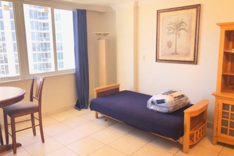 Condominio en alquiler en Sunny Isles Beach, Florida, 38.09 m2 № 2010352 - foto 8