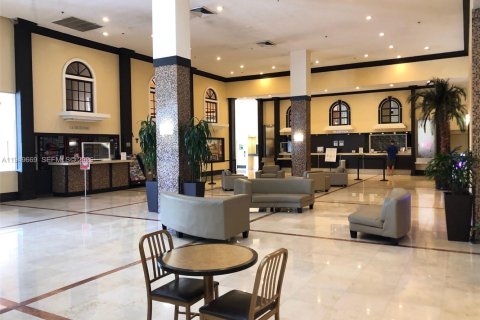 Condominio en alquiler en Sunny Isles Beach, Florida, 38.09 m2 № 2010352 - foto 25