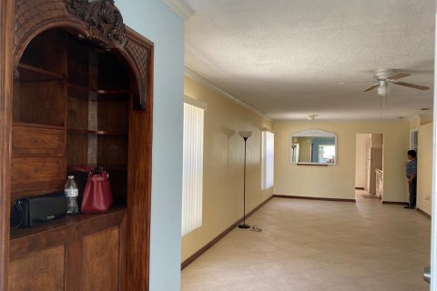 House in Sarasota, Florida 3 bedrooms, 122.54 sq.m. № 1852997 - photo 2
