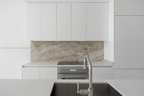 Condominio en alquiler en Miami, Florida, 1 dormitorio, 95.5 m2 № 1957127 - foto 8