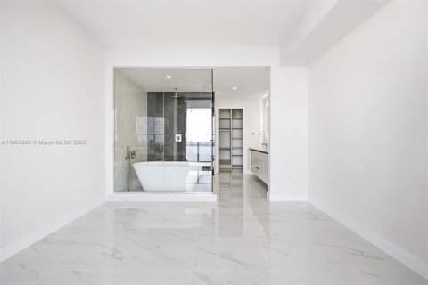 Condominio en alquiler en Miami, Florida, 1 dormitorio, 95.5 m2 № 1957127 - foto 24