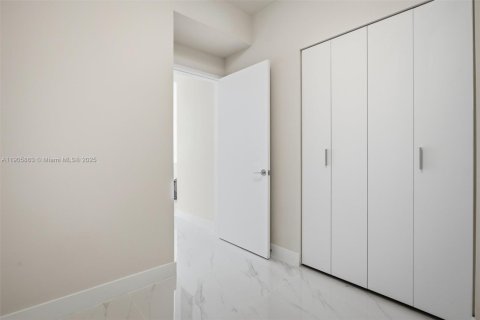 Condominio en alquiler en Miami, Florida, 1 dormitorio, 95.5 m2 № 1957127 - foto 18
