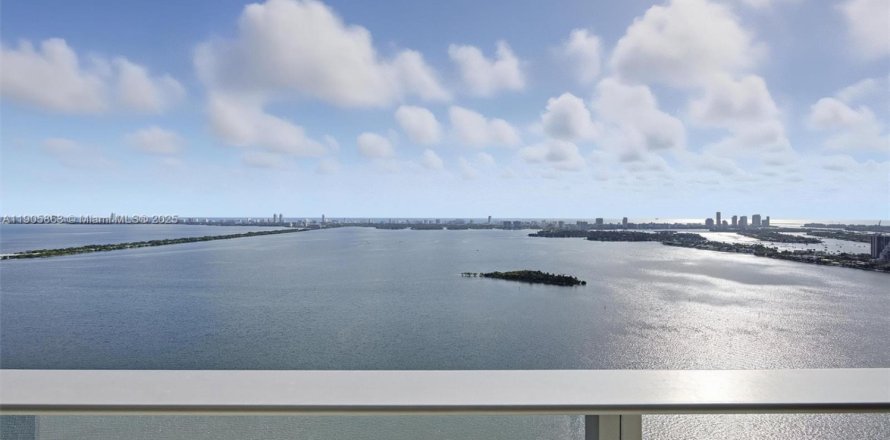 Condominio en Miami, Florida, 1 dormitorio № 1957127