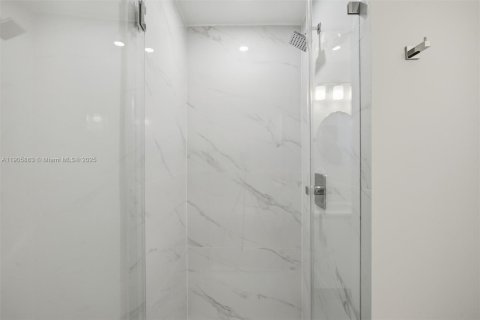 Condominio en alquiler en Miami, Florida, 1 dormitorio, 95.5 m2 № 1957127 - foto 20