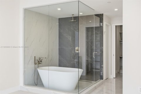 Condominio en alquiler en Miami, Florida, 1 dormitorio, 95.5 m2 № 1957127 - foto 13