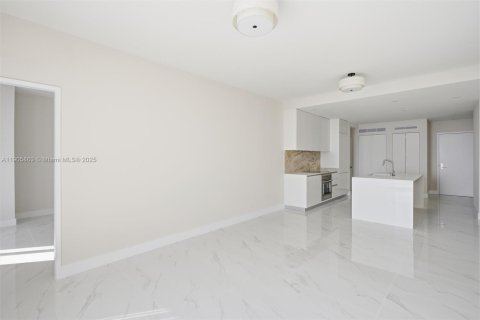 Condominio en alquiler en Miami, Florida, 1 dormitorio, 95.5 m2 № 1957127 - foto 25