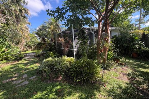 House in Sarasota, Florida 2 bedrooms, 116.13 sq.m. № 2421975 - photo 27
