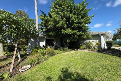 House in Sarasota, Florida 2 bedrooms, 116.13 sq.m. № 2421975 - photo 26