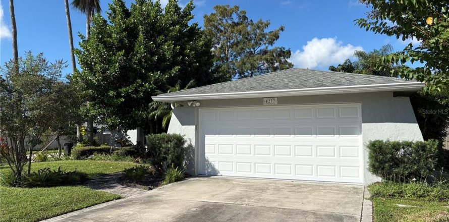 House in Sarasota, Florida 2 bedrooms, 116.13 sq.m. № 2421975