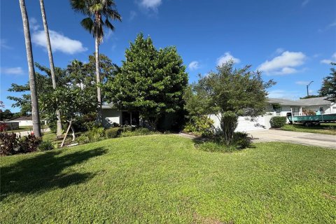 House in Sarasota, Florida 2 bedrooms, 116.13 sq.m. № 2421975 - photo 3