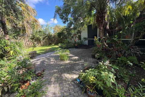 House in Sarasota, Florida 2 bedrooms, 116.13 sq.m. № 2421975 - photo 29