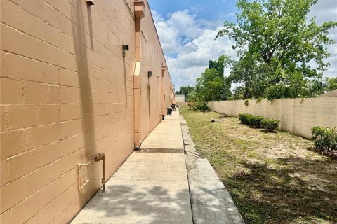 Propiedad comercial en venta en Orlando, Florida, 1872.91 m2 № 548586 - foto 15