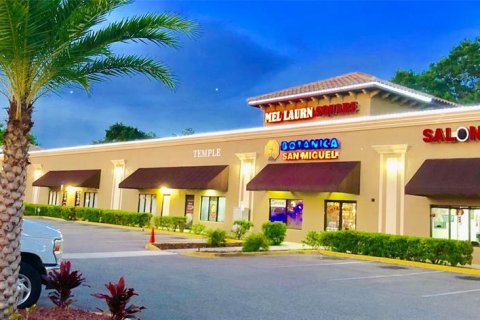 Propiedad comercial en venta en Orlando, Florida, 1872.91 m2 № 548586 - foto 1