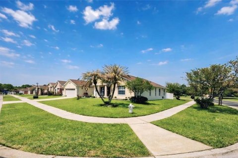 House in Kissimmee, Florida 4 bedrooms, 250 sq.m. № 2196464