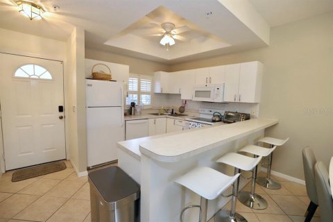 Copropriété à louer à Sarasota, Floride: 2 chambres, 99.22 m2 № 2214291 - photo 4