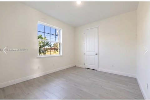 House in Port St. Lucie, Florida 4 bedrooms, 164.72 sq.m. № 1930024 - photo 5