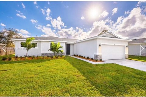House in Port St. Lucie, Florida 4 bedrooms, 164.72 sq.m. № 1930024 - photo 1