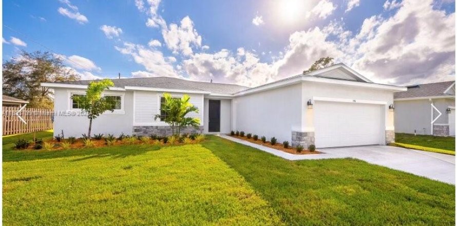 House in Port St. Lucie, Florida 4 bedrooms, 164.72 sq.m. № 1930024