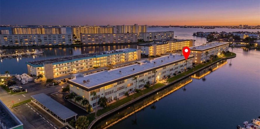 Condo à Gulfport, Floride, 2 chambres  № 2416854