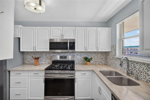 Copropriété à louer à Gulfport, Floride: 2 chambres, 116.13 m2 № 2416854 - photo 6