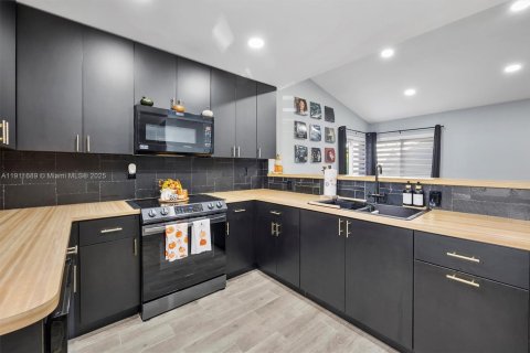 Villa ou maison à louer à Miami, Floride: 2 chambres, 68.56 m2 № 1966798 - photo 5