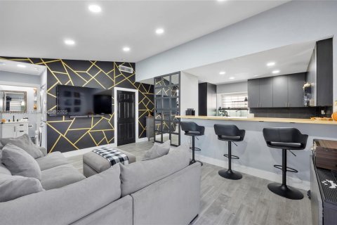 Villa ou maison à louer à Miami, Floride: 2 chambres, 68.56 m2 № 1966798 - photo 4