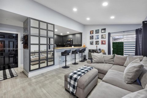 Villa ou maison à louer à Miami, Floride: 2 chambres, 68.56 m2 № 1966798 - photo 3