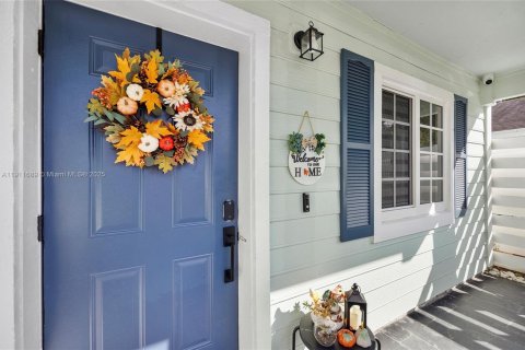 Villa ou maison à louer à Miami, Floride: 2 chambres, 68.56 m2 № 1966798 - photo 2