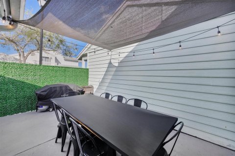 Villa ou maison à louer à Miami, Floride: 2 chambres, 68.56 m2 № 1966798 - photo 12