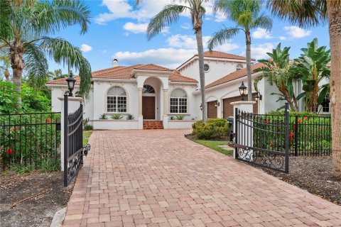 House in Sarasota, Florida 5 bedrooms, 296.82 sq.m. № 2119765