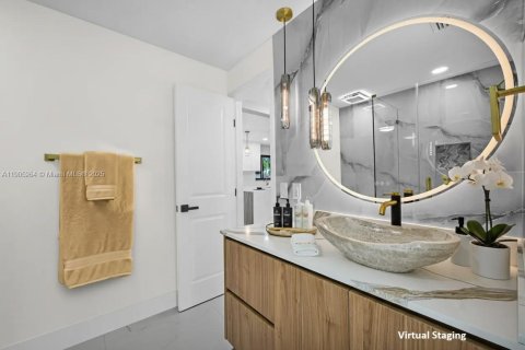 Villa ou maison à vendre à Miami, Floride: 5 chambres, 190.82 m2 № 1956953 - photo 2
