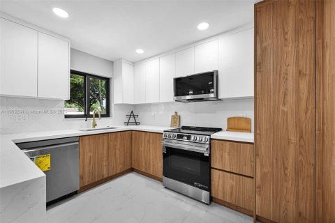 Villa ou maison à vendre à Miami, Floride: 5 chambres, 190.82 m2 № 1956953 - photo 28