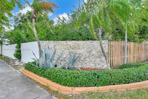 Villa ou maison à vendre à Miami, Floride: 5 chambres, 190.82 m2 № 1956953 - photo 13
