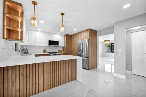 Villa ou maison à vendre à Miami, Floride: 5 chambres, 190.82 m2 № 1956953 - photo 25