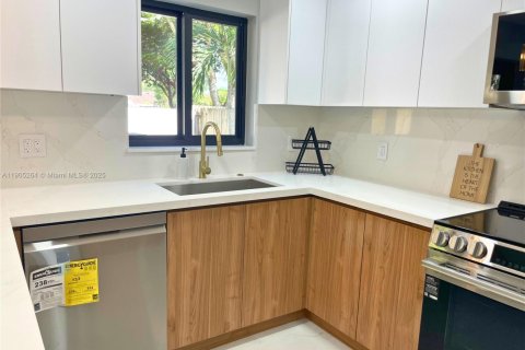 Villa ou maison à vendre à Miami, Floride: 5 chambres, 190.82 m2 № 1956953 - photo 30