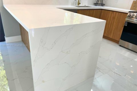 Villa ou maison à vendre à Miami, Floride: 5 chambres, 190.82 m2 № 1956953 - photo 27